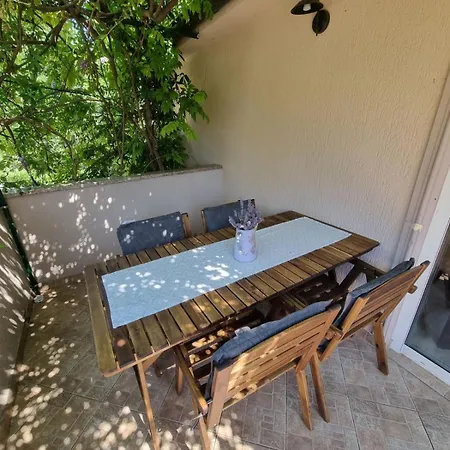 N&m Apartman Omisalj